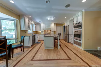 220 Windsor Avenue, Brightwaters, NY 11718 - Photo 6