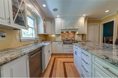 220 Windsor Avenue, Brightwaters, NY 11718 - Photo 8