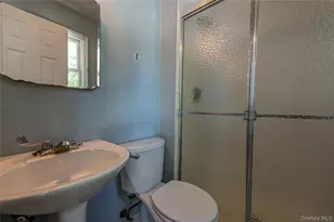 220 Windsor Ave, Brightwaters, NY 11718 - Photo 20