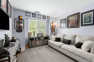 346 Clubhouse Ct, Coram, NY 11727 - Photo 10