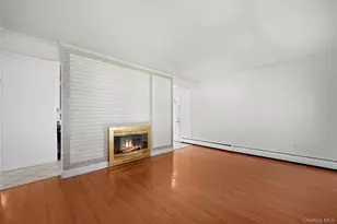 13 Squirrel Ln, Levittown, NY 11756 - Photo 12