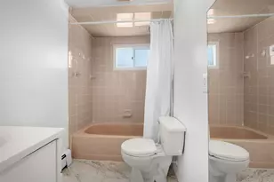 13 Squirrel Ln, Levittown, NY 11756 - Photo 34