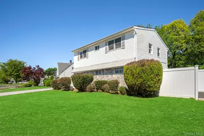 13 Squirrel Lane, Levittown, NY 11756 - Photo 4