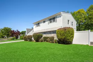 13 Squirrel Ln, Levittown, NY 11756 - Photo 4