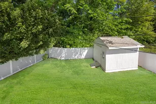 13 Squirrel Ln, Levittown, NY 11756 - Photo 46