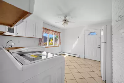13 Squirrel Lane, Levittown, NY 11756 - Photo 8