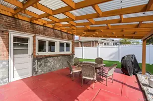 8 Pasadena Dr, Plainview, NY 11803 - Photo 26