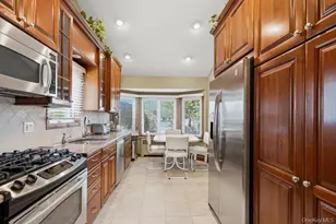8 Pasadena Dr, Plainview, NY 11803 - Photo 12