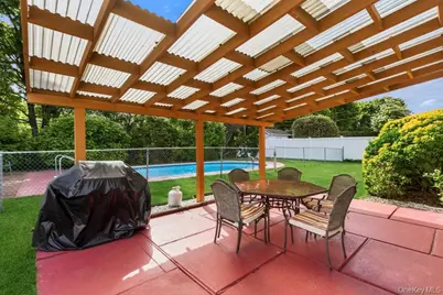 8 Pasadena Drive, Plainview, NY 11803 - Photo 24