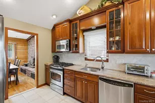 8 Pasadena Dr, Plainview, NY 11803 - Photo 14