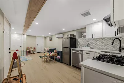 2881 Roberts Avenue, Bronx, NY 10461 - Photo 4
