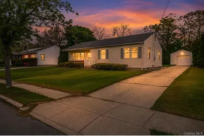 14 George Court, Bellport, NY 11713 - Photo 2