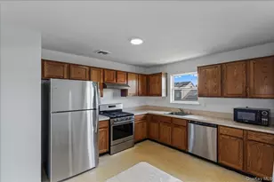 103 Clifton Ct, Farmingdale, NY 11735 - Photo 4