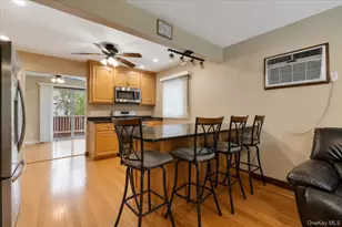 2345 Willow St, Wantagh, NY 11793 - Photo 4