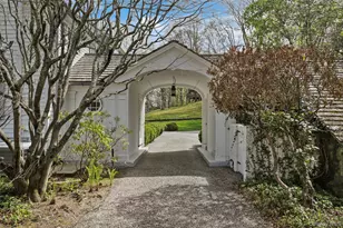 213 Baldwin Rd, Bedford Corners, NY 10549 - Photo 2