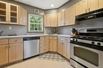 226 W 5th Street, Deer Park, NY 11729 - Photo 6
