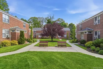 83 Edwards Street #2A, Roslyn Heights, NY 11577 - Photo 1