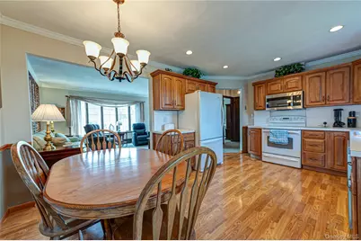 255 N Albany Avenue, Massapequa, NY 11758 - Photo 10