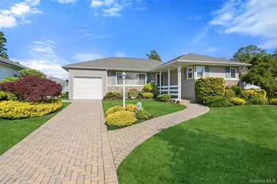 895 Iris Drive, Bellmore, NY 11710 - Photo 2