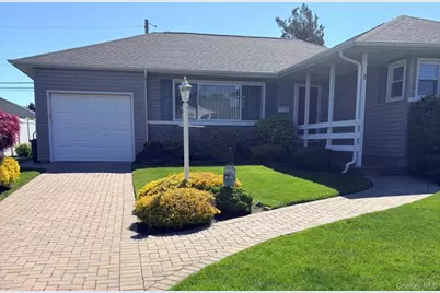 895 Iris Drive, Bellmore, NY 11710 - Photo 2