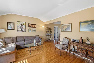 895 Iris Drive, Bellmore, NY 11710 - Photo 4