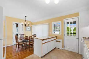 895 Iris Dr, Bellmore, NY 11710 - Photo 14