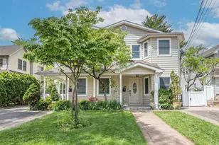 21 Marwood Rd N, Port Washington, NY 11050 - Photo 2
