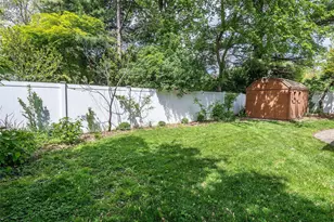 21 Marwood Rd N, Port Washington, NY 11050 - Photo 24