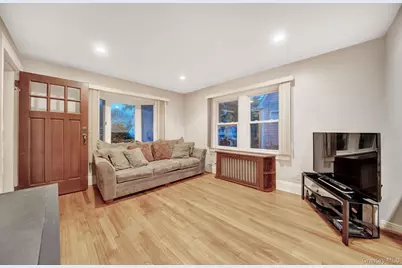 35 Orchard Street, Merrick, NY 11566 - Photo 8