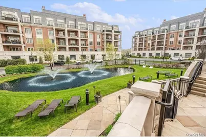 6000 Royal Court #6202, North Hills, NY 11040 - Photo 2