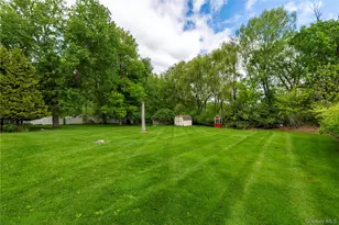 344 Heather Ct, Yorktown Heights, NY 10598 - Photo 2