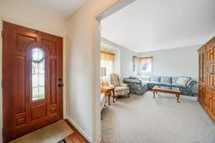 568 Chestnut Ln, East Meadow, NY 11554 - Photo 4