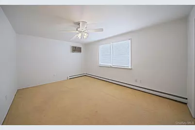 568 Chestnut Lane, East Meadow, NY 11554 - Photo 16