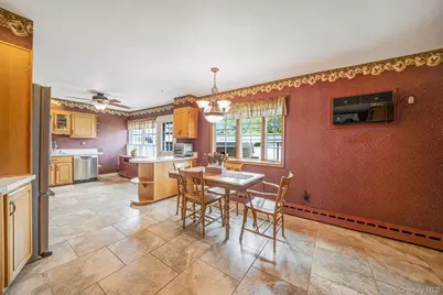 568 Chestnut Lane, East Meadow, NY 11554 - Photo 8