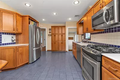 1602 Imperial Avenue, New Hyde Park, NY 11040 - Photo 4