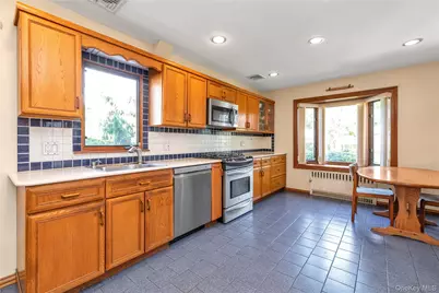 1602 Imperial Avenue, New Hyde Park, NY 11040 - Photo 6