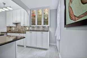 17 Gaynor Ave, Manhasset, NY 11030 - Photo 4
