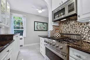 17 Gaynor Ave, Manhasset, NY 11030 - Photo 6