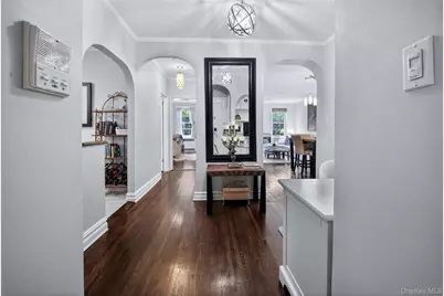 17 Gaynor Avenue #1D, Manhasset, NY 11030 - Photo 2