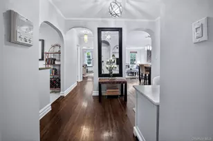 17 Gaynor Ave, Manhasset, NY 11030 - Photo 2