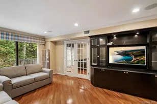 109 Foxwood Dr, Jericho, NY 11753 - Photo 4