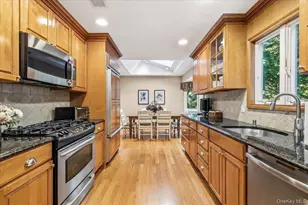 19 Fox Ln, Dix Hills, NY 11746 - Photo 10