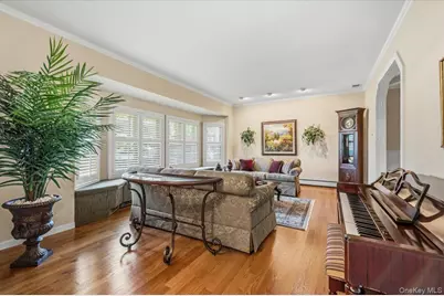 19 Fox Lane, Dix Hills, NY 11746 - Photo 4