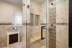 25709 Pembroke Ave, Great Neck, NY 11020 - Photo 22