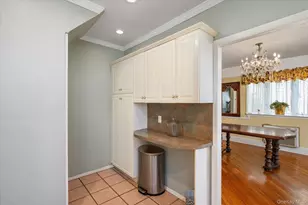 25709 Pembroke Ave, Great Neck, NY 11020 - Photo 14