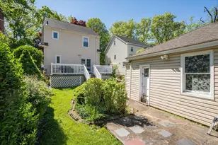 25709 Pembroke Ave, Great Neck, NY 11020 - Photo 26