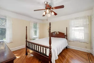 257-09 Pembroke Avenue, Great Neck, NY 11020 - Photo 16
