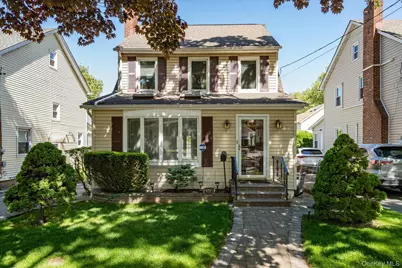 257-09 Pembroke Avenue, Great Neck, NY 11020 - Photo 4