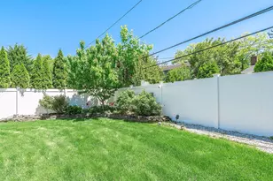 56 Soundview Dr, Port Washington, NY 11050 - Photo 30