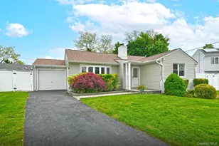 1254 Parkwood Dr, Merrick, NY 11566 - Photo 2
